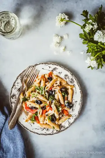 roasted bell pepper black olive pasta salad