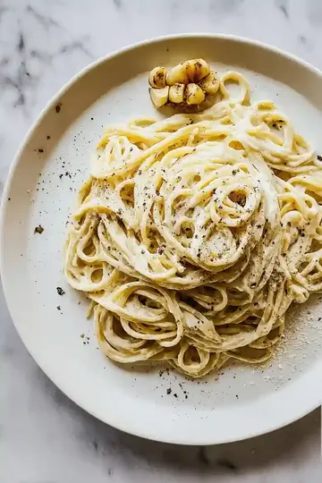 Creamy Roasted Garlic Alfredo Pasta