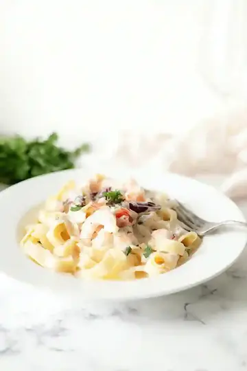 Luxurious Seafood Fettuccine Alfredo